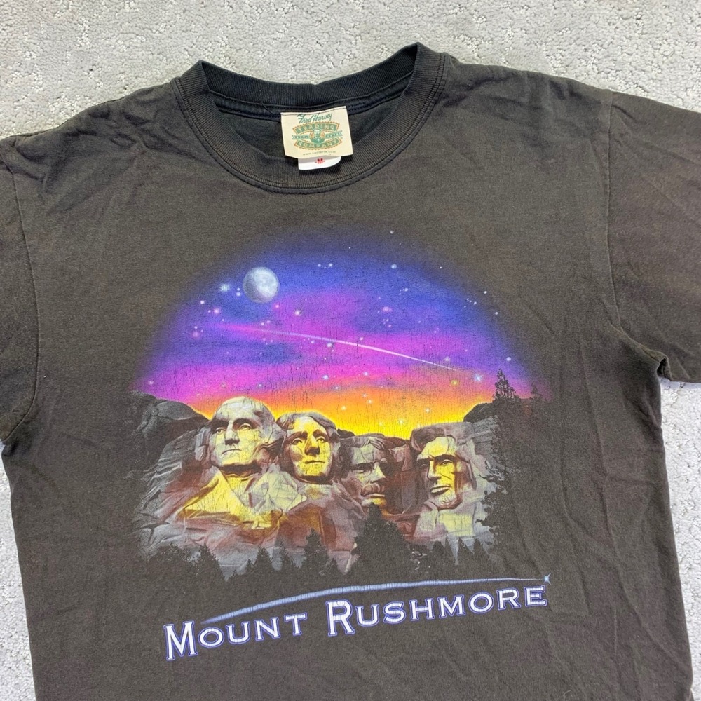 Vintage  Mount Rushmore T Shirt Size Medium Black Faded Graphic Tee Souvenir Y2k
